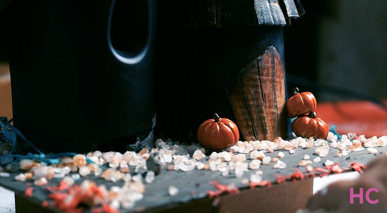 DIY Witch house - Landscape with gravel, greens and pumpkins