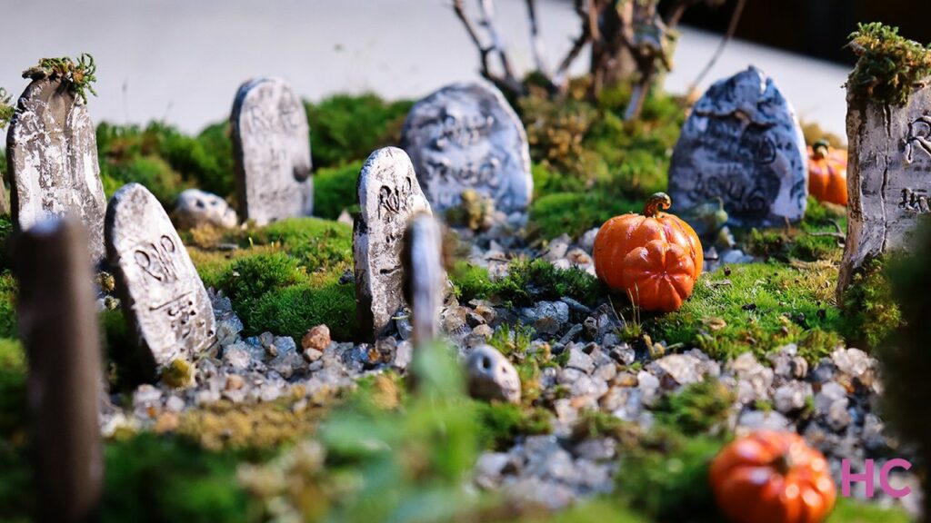 DIY miniature graveyard Halloween