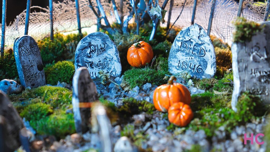 DIY miniature pumpkins for Halloween Graveyard