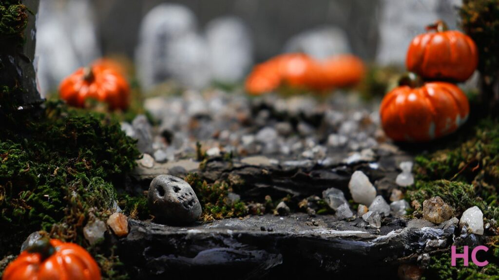 DIY miniature skulls for Halloween Graveyard - 1