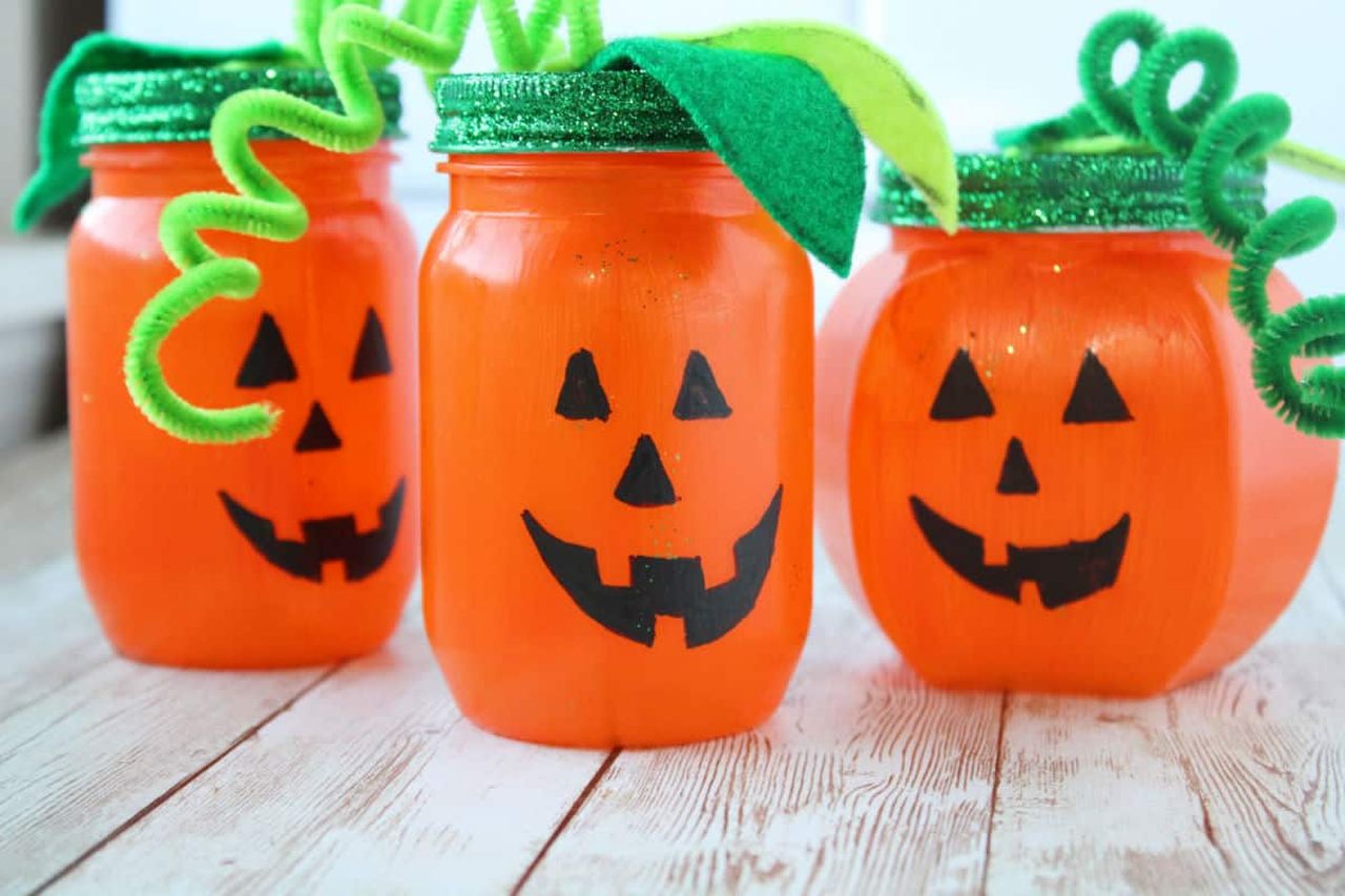 Easy Painted Pumpkin Mason Jar Craft