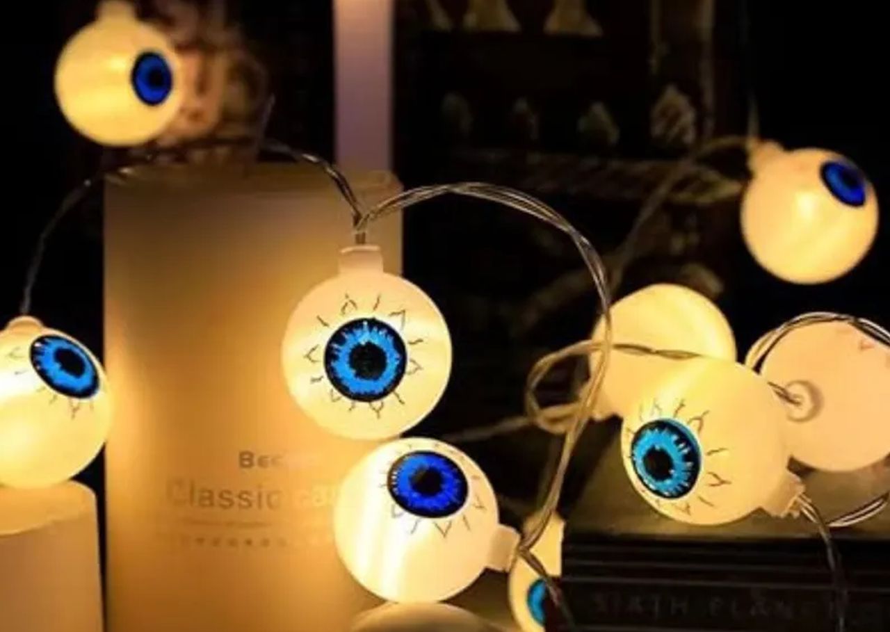 Eyeball string lights