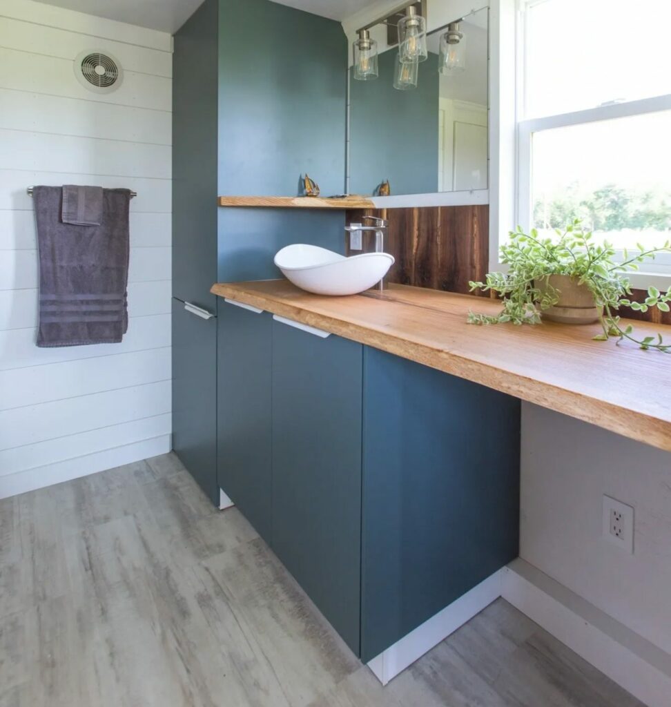 Fern Tiny House - Bathroom