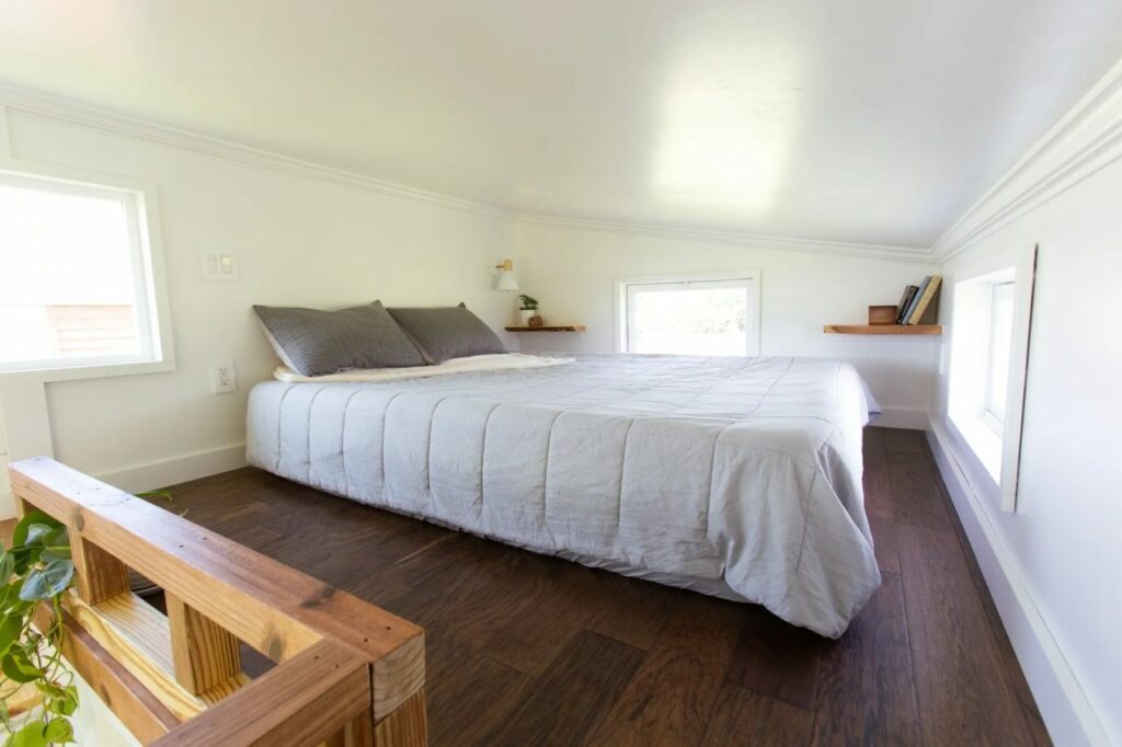 Fern Tiny House - Loft bedroom 1