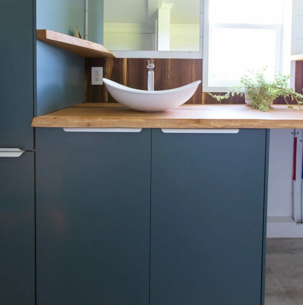 Fern Tiny House - Vanity sink