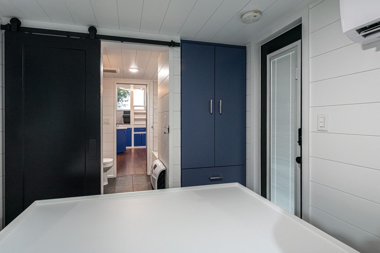 Finale Tiny House - Ground floor bedroom with closet and second door