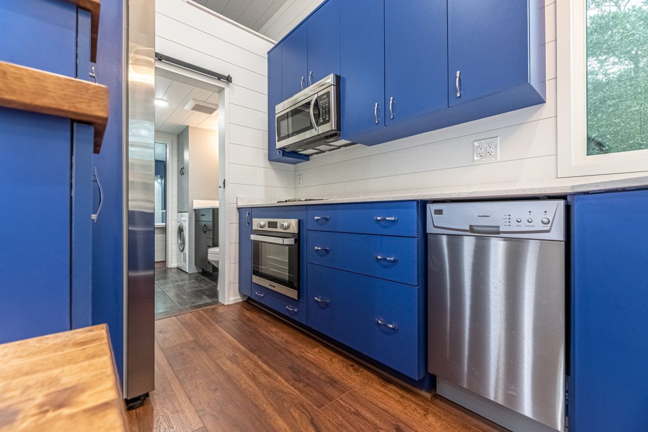 Finale Tiny House - Huge kitchen 1