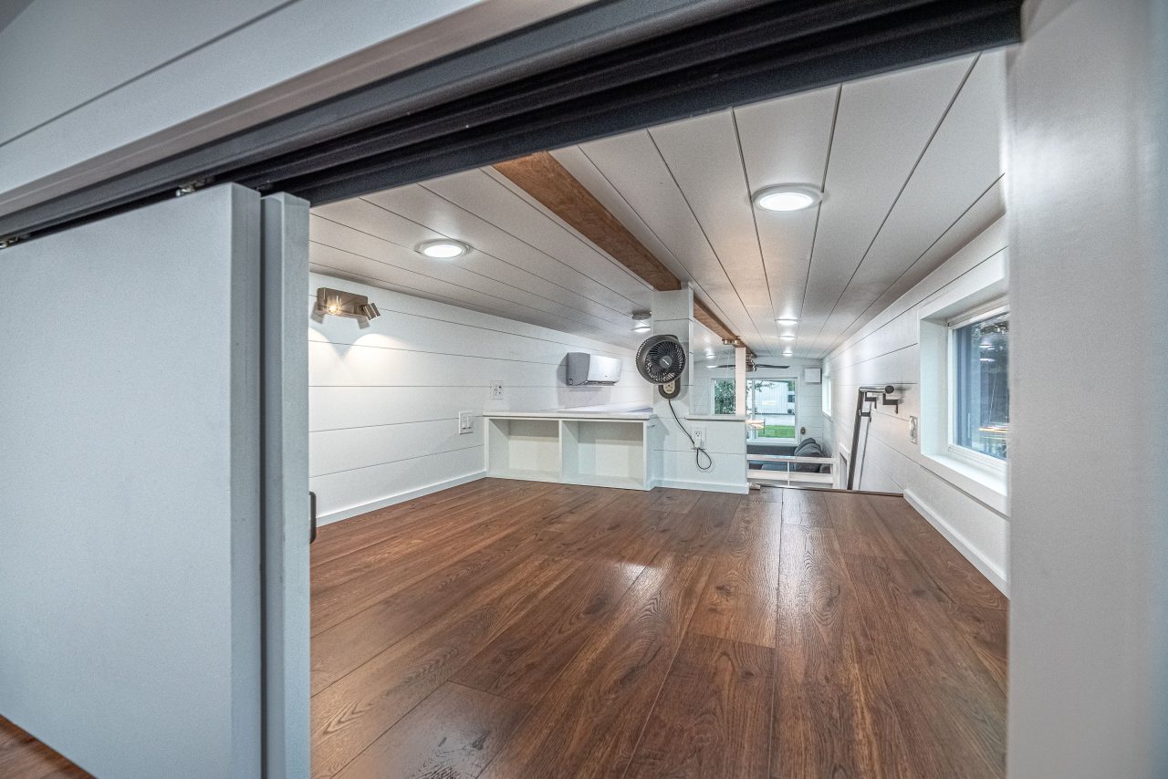 Finale Tiny House - Split loft bedroom