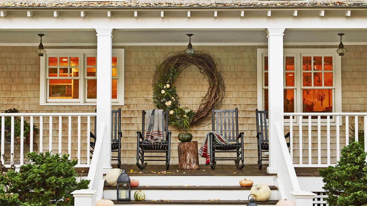 Front Porch Fall Decoration Ideas - giant wreat