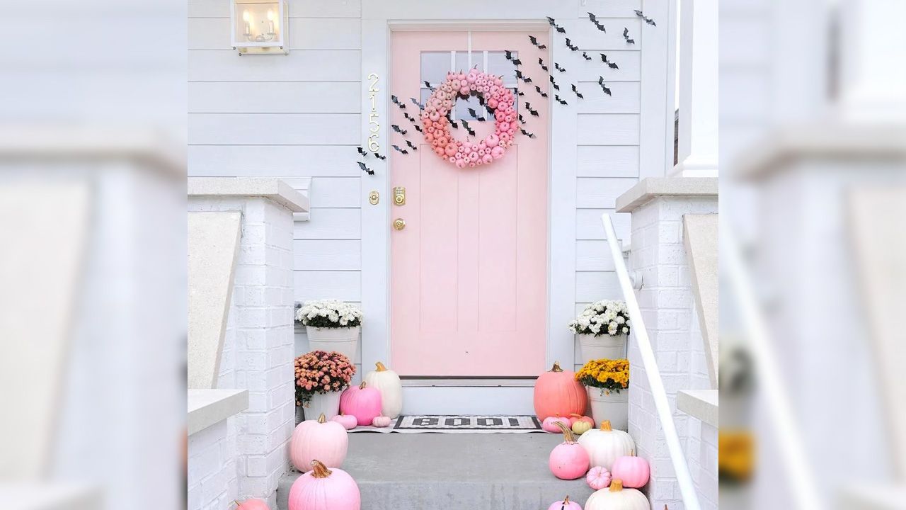 Front Porch Halloween Decoration Ideas - Make it Pink