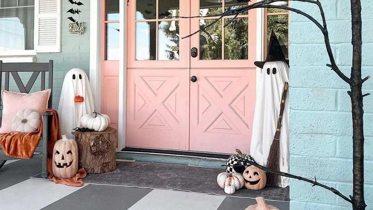 Front Porch Halloween Decoration Ideas - Pink ghost