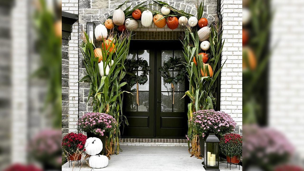 Front Porch Halloween Decoration Ideas - Pumpkin Arch With Cornstalk