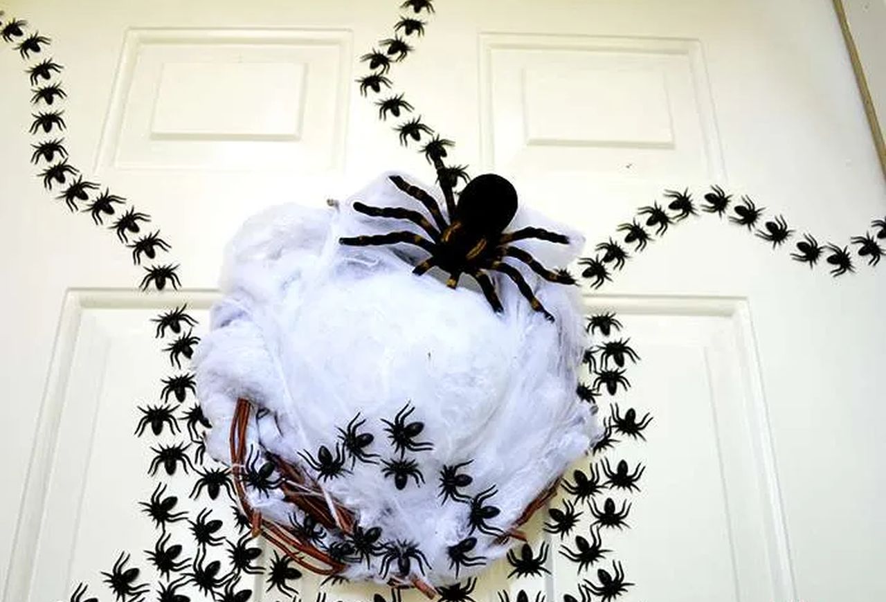 Ghastly Spider Egg Door Decoration