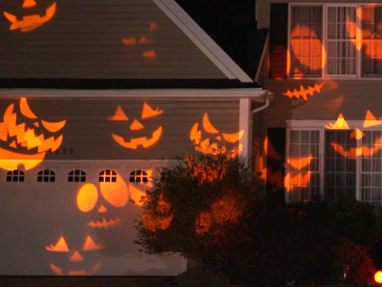 Halloween-projector-jack-o-lantern