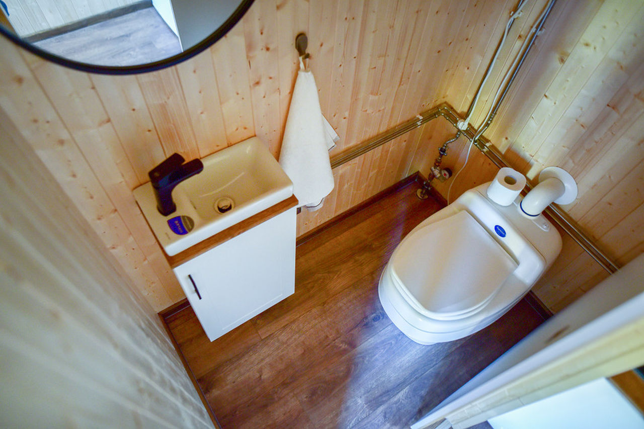 Luna Tiny House-bathroom 1