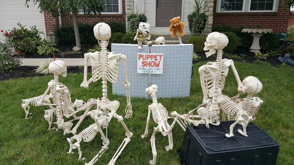 Maximalist Halloween Decor Ideas - Puppet show for Skeleton