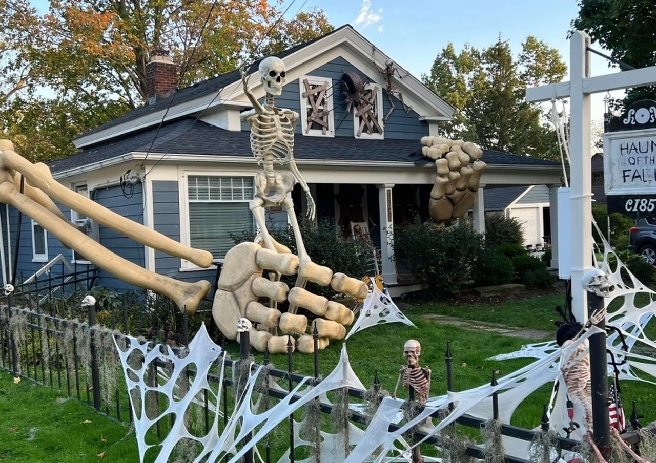 Maximalist Halloween Décor Ideas - Skeleton yard