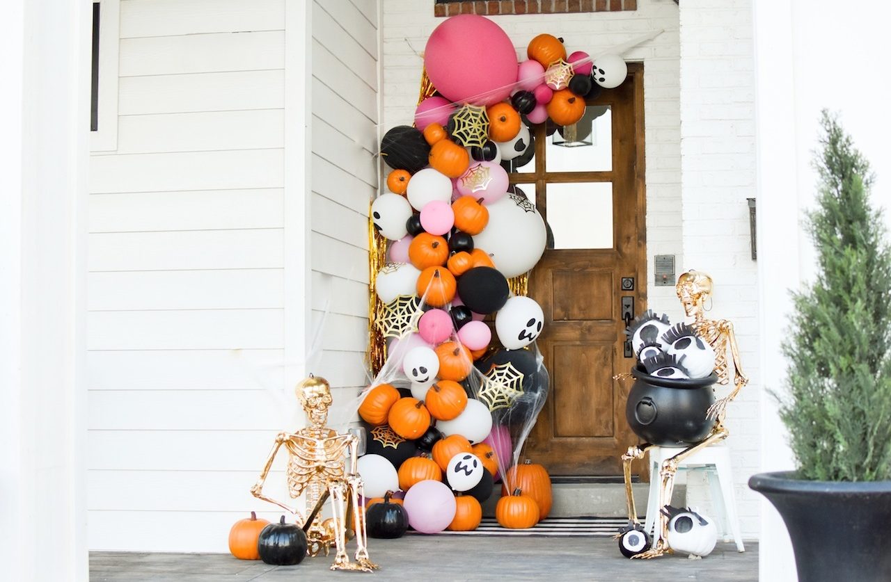 Maximalist Halloween Decoration - A balloon arch for welcome