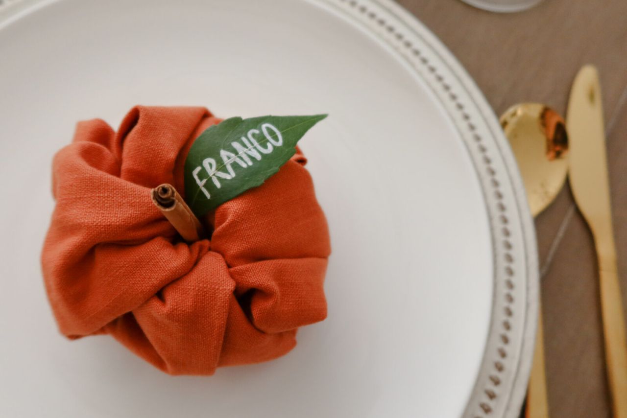 Napkin Fold Pumpkin tablescape decor for Halloween 