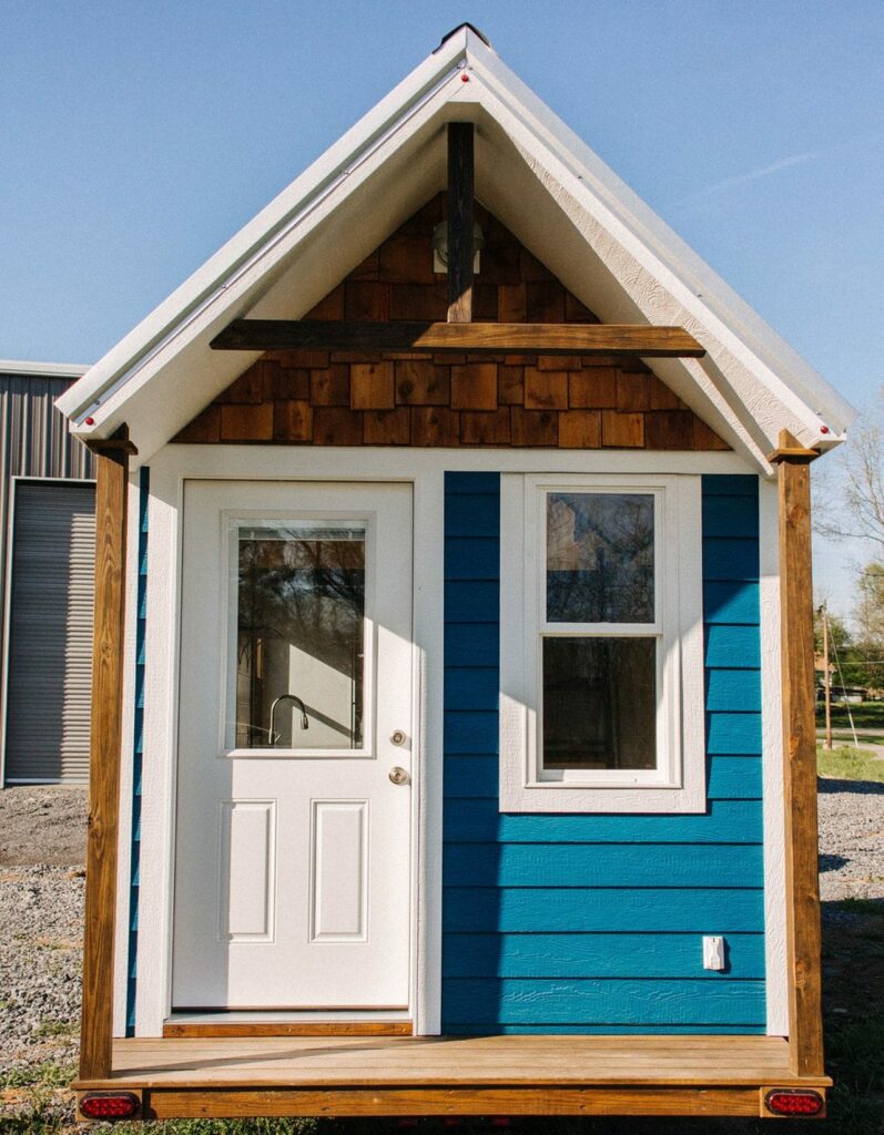 Penobscot Tiny House is Cozy Mirror of Maine’s Coastal Cottages