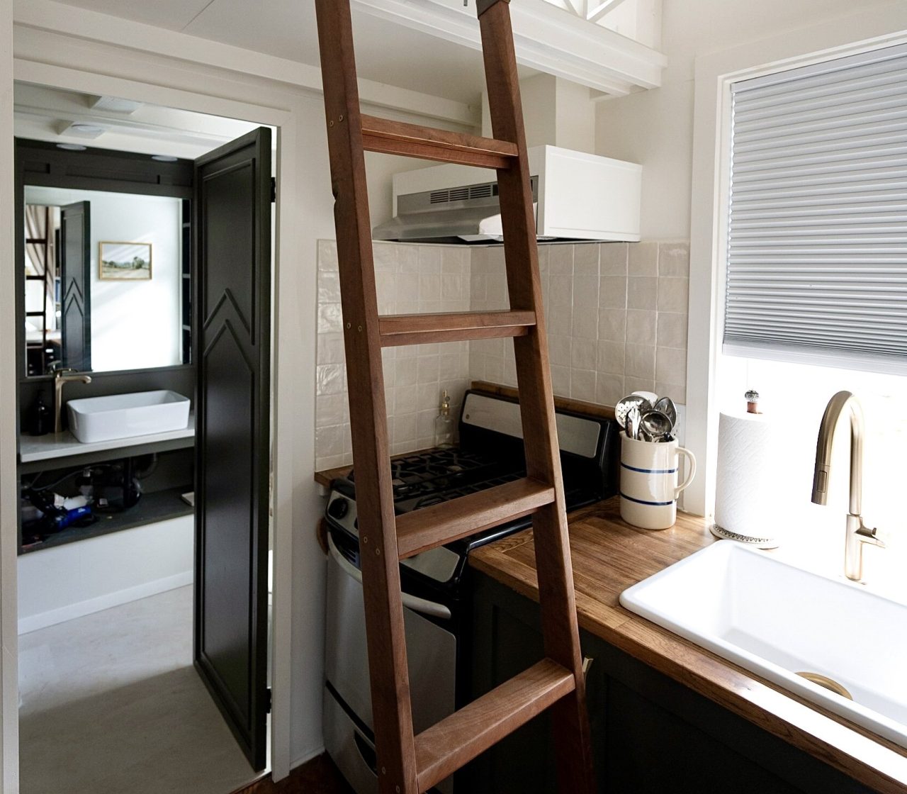 Retreat Tiny House - Kitchen