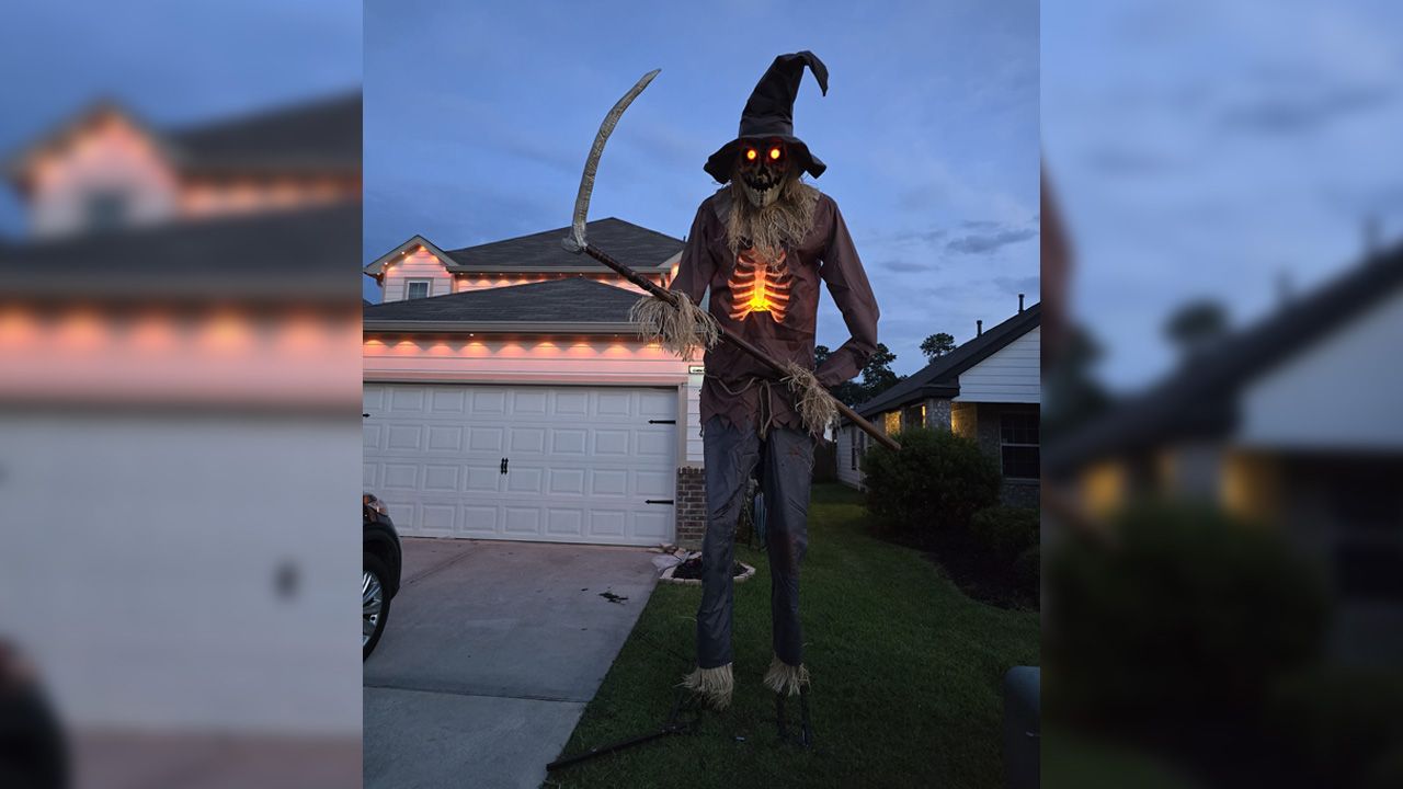 Scarecrow Decorations for Halloween - Murderous Scarecrow