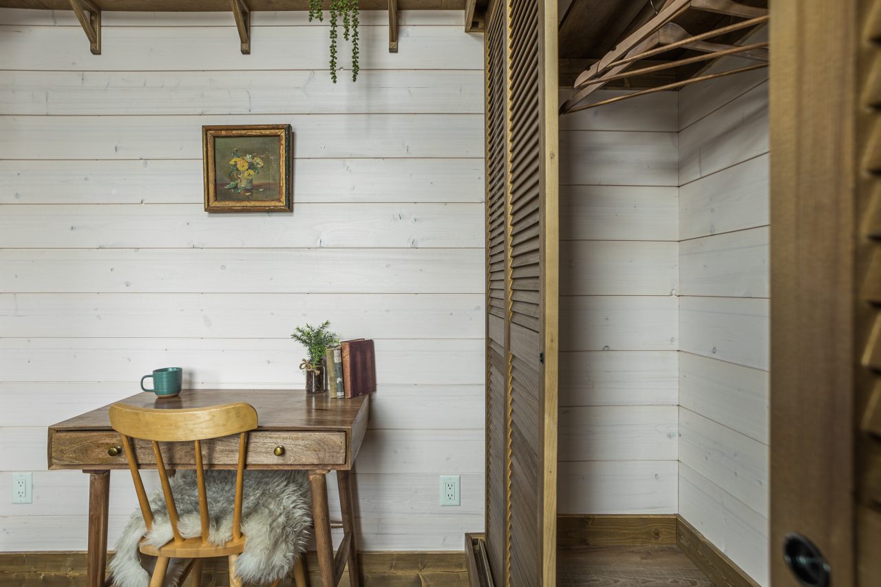 Tyhee Tiny House- ground floor room