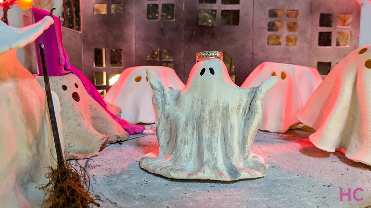 Clay-Ghost-Ring-Holder-for-Halloween-decor-diy