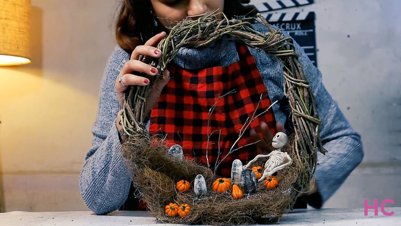 DIY-Graveyard-Wreath for Halloween decor