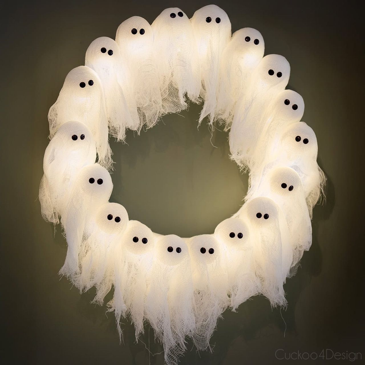 DIY Lit Ghost Wreath for Halloween 