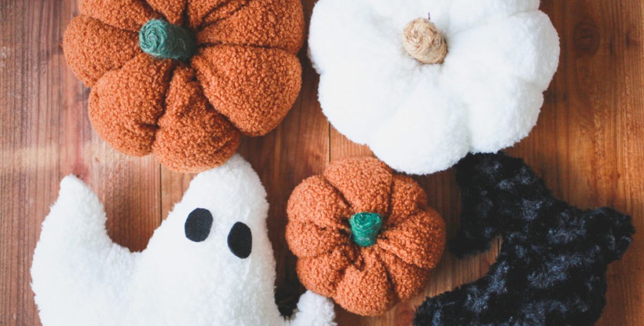 DIY Pumpkin Pillows