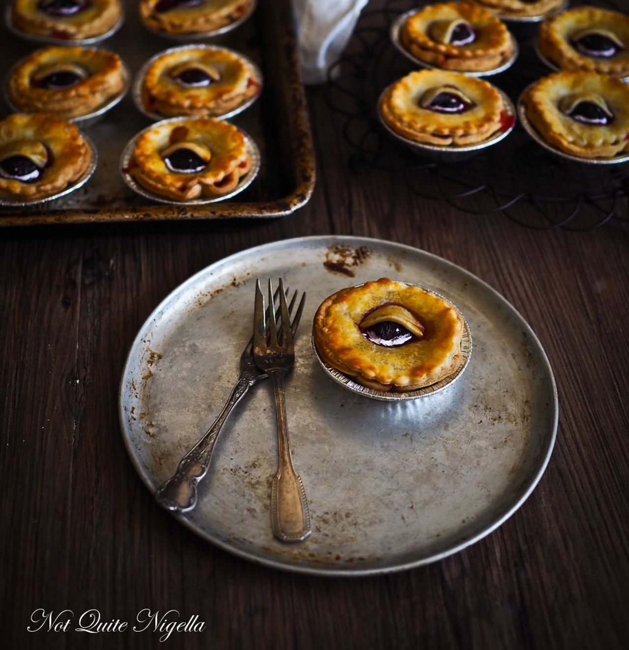 Halloween Pie for Halloween dinner table decoration 