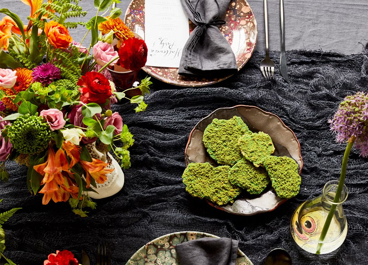 Halloween Table Decoration Ideas - a dash of green