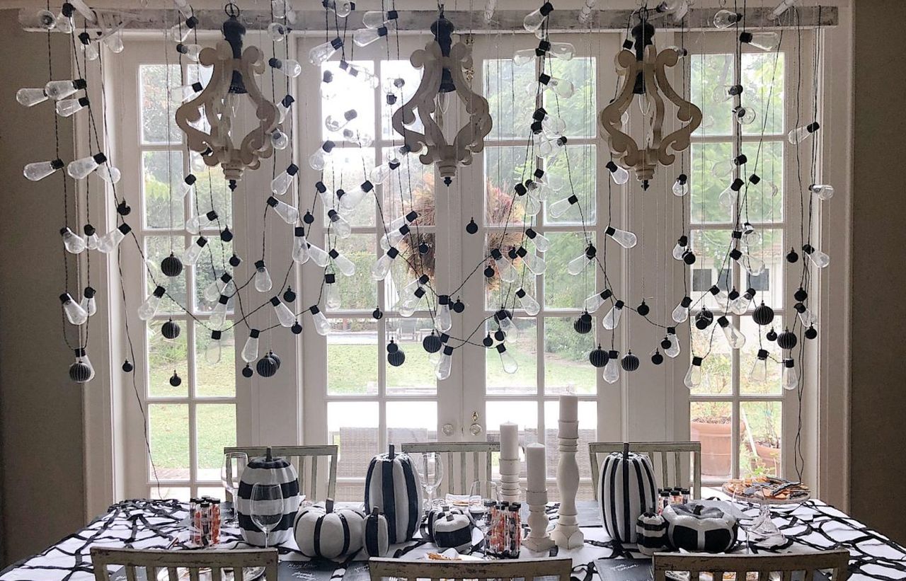 Halloween Table Decoration Ideas - classy chandelier table decoration