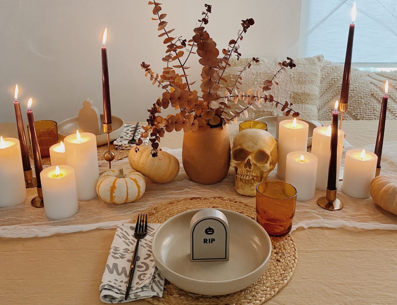Halloween Table Decoration Ideas - dash of neutral colors