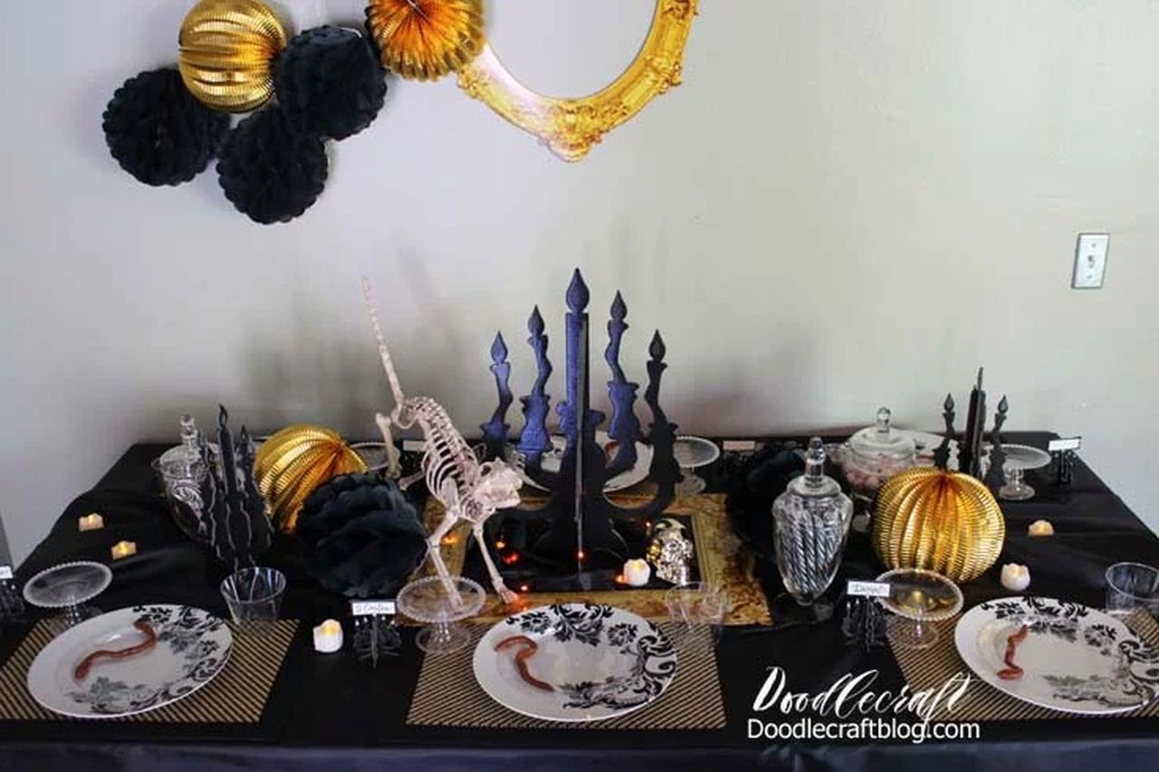 Halloween table decoration ideas - Vintage-inspired table decoration