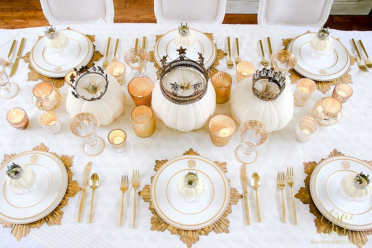 Halloween table decoration ideas - golden accent