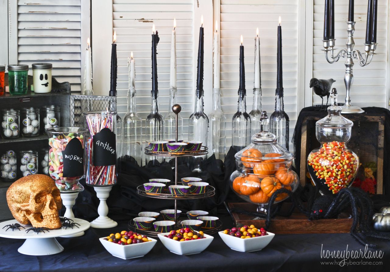 Halloween table decoration ideas - light up he space with candles
