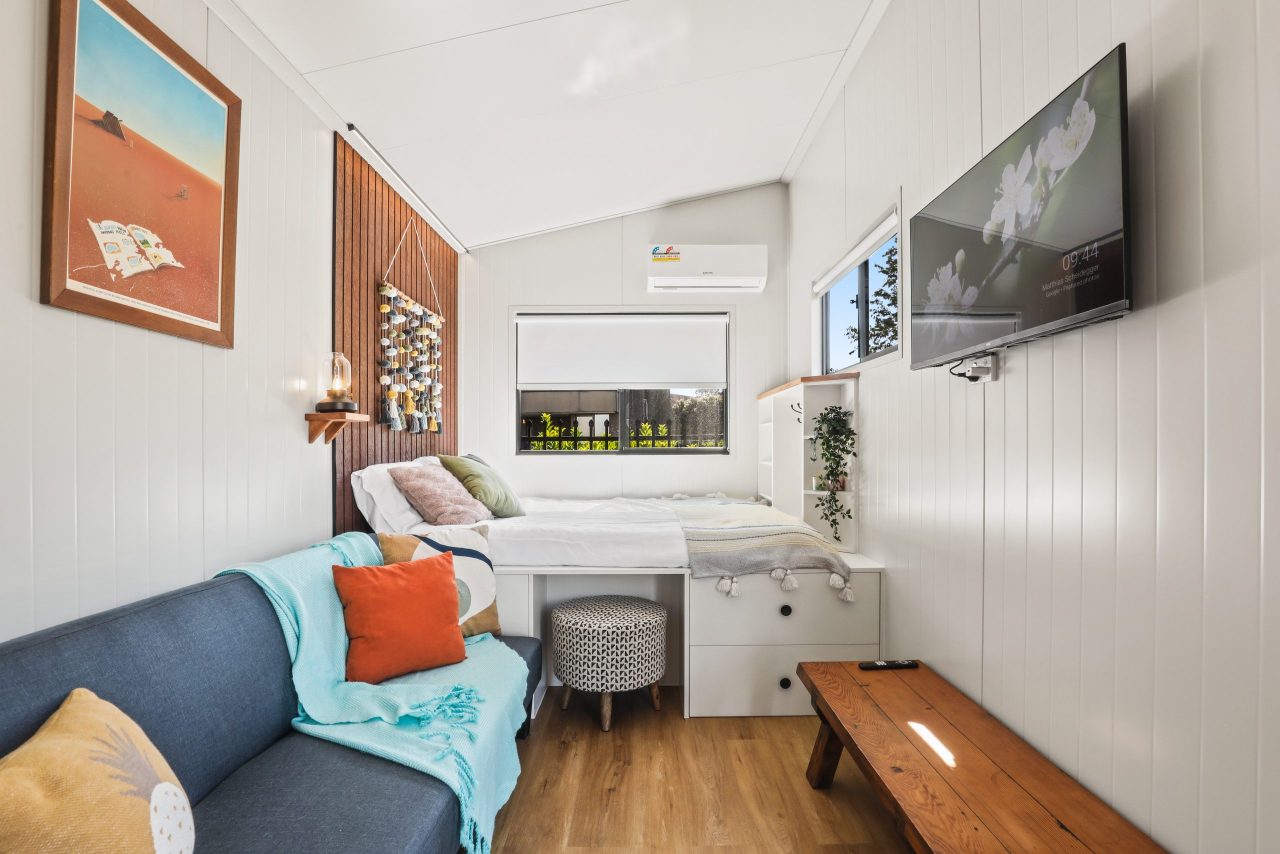 Joey LX Tiny House - bed