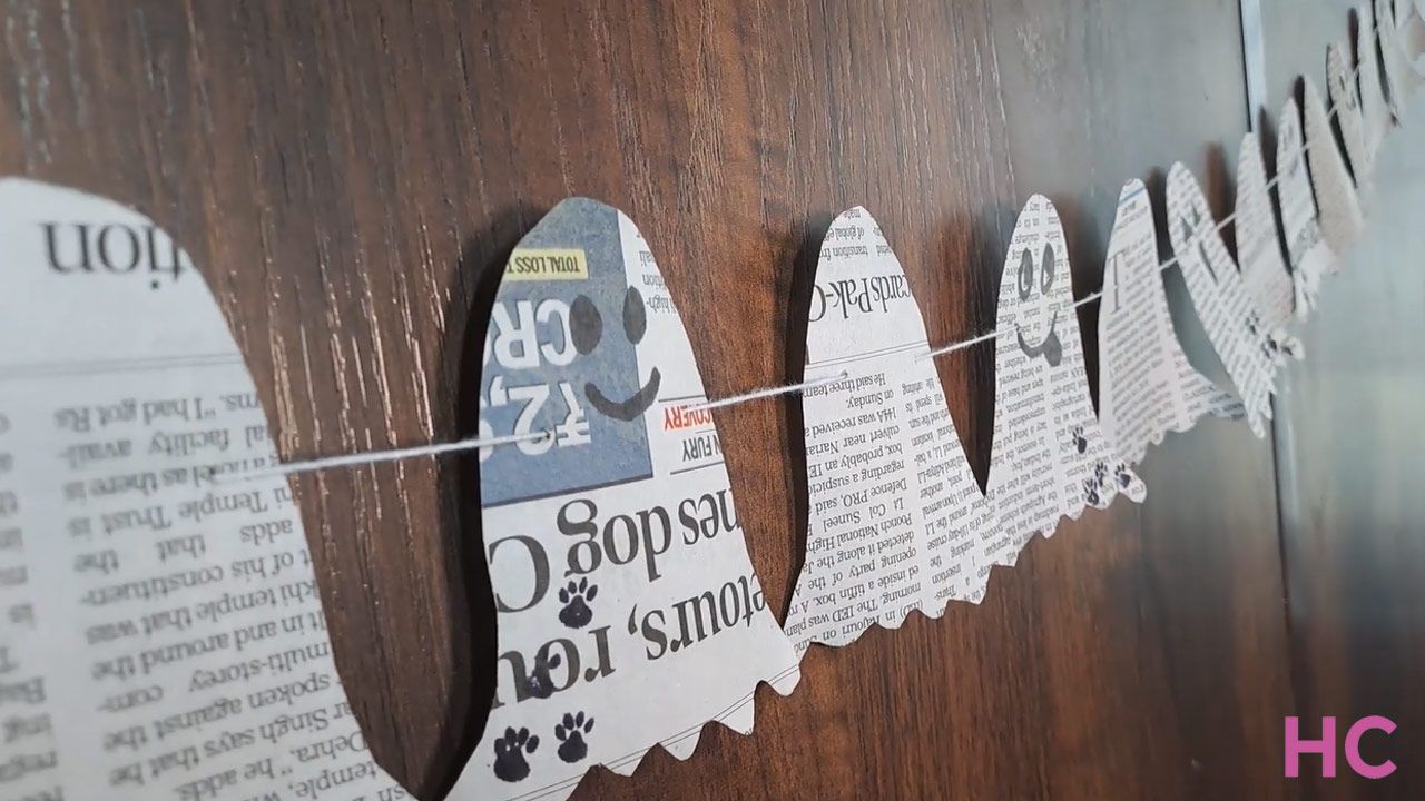 Newspaper-Ghost-Garland-diy halloween crafts
