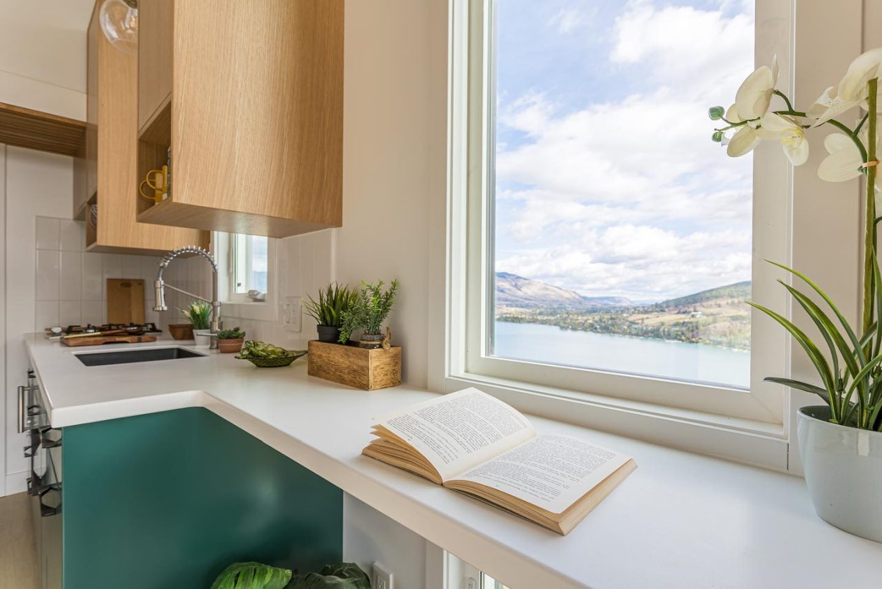 Nysos tiny house - breakfast nook