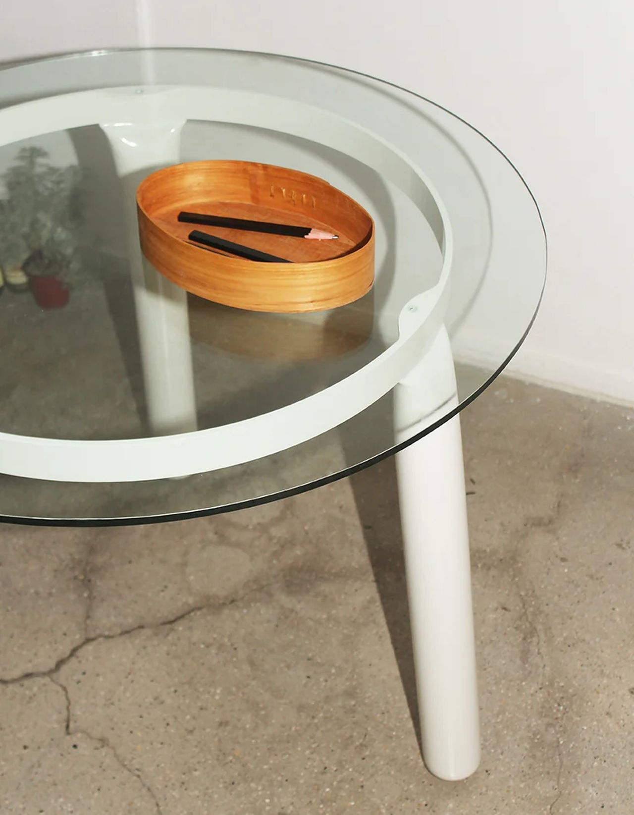 Pressura Table offers a glass table top option to augment the features