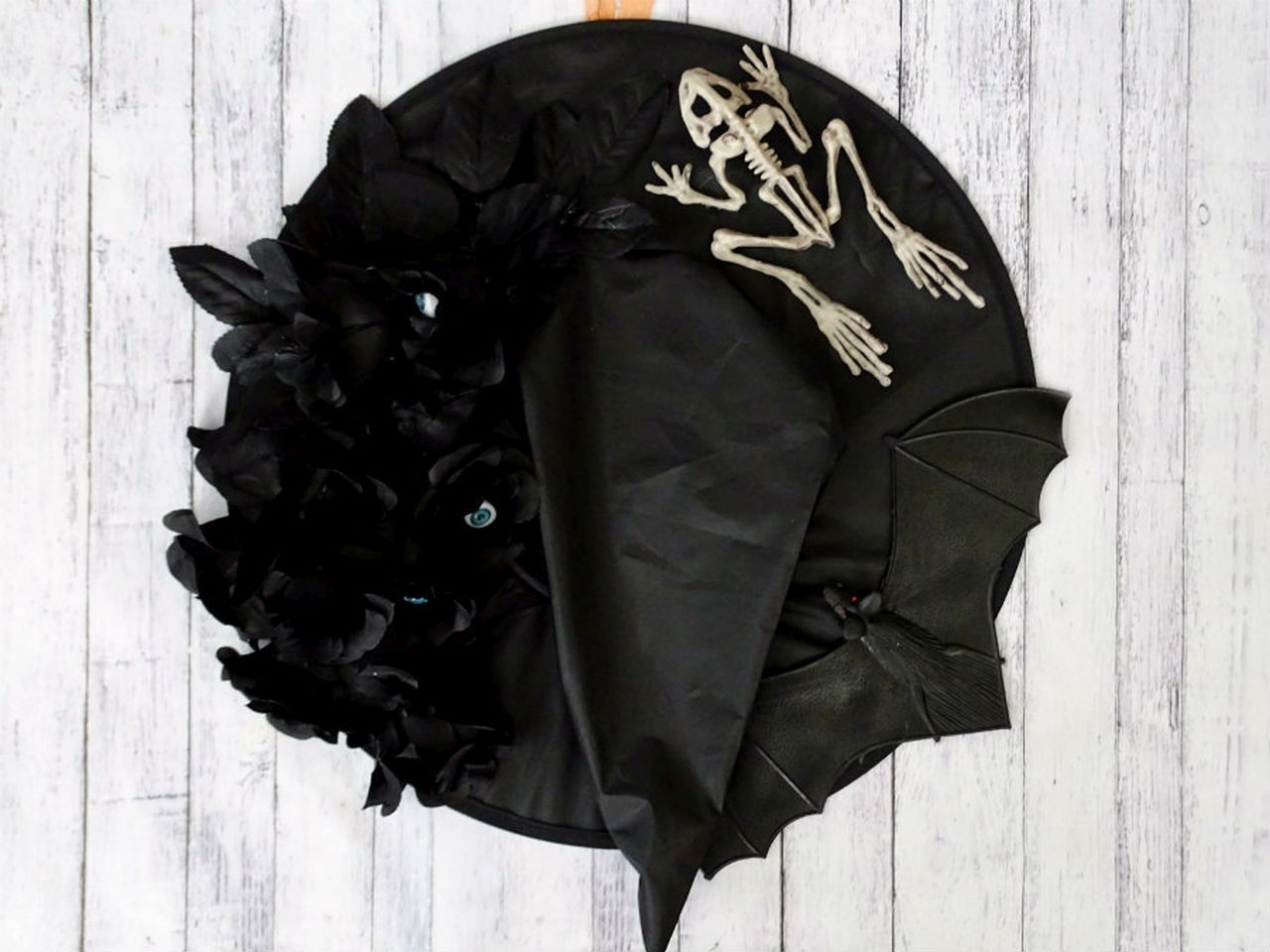 Witch Hat Wreath DIY for Halloween-homecrux