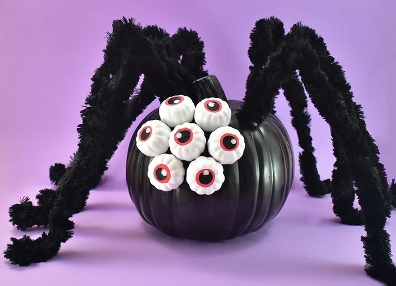 pumpkin spider with spooky eyes 