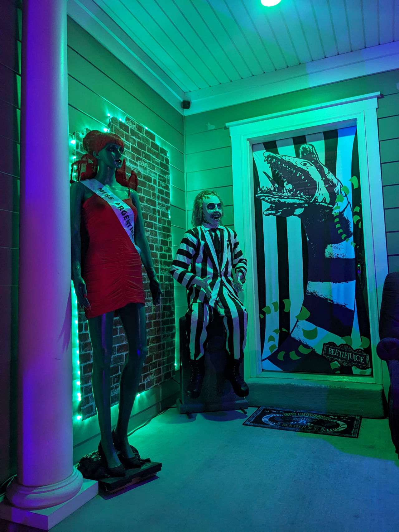‘Beetlejuice’ Halloween Theme Possess Pizzato Family’s Yard