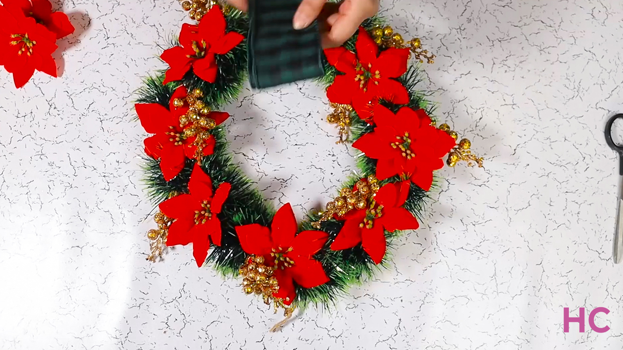 Christmas Poinsettia Wreath Tutorial - 1