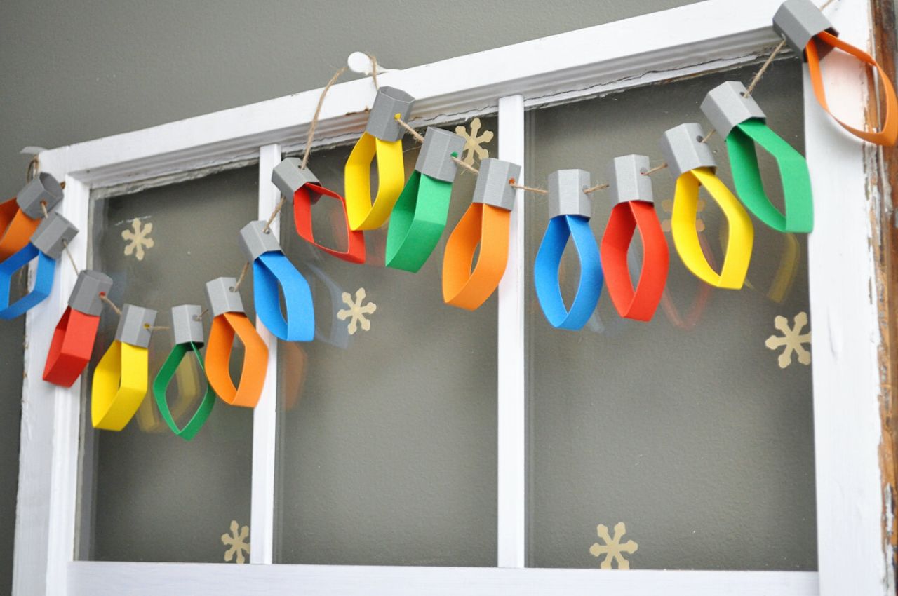 DIY Paper Christmas Garlands - Christmas lights garland