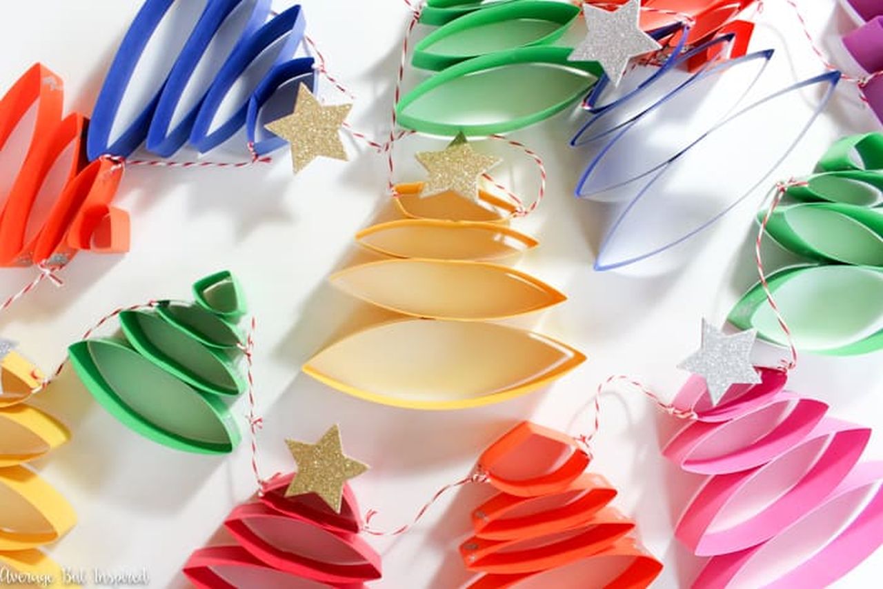 DIY Paper Christmas Garlands - Christmas tree garland