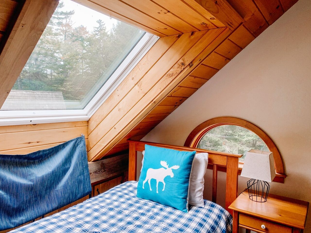 Deerwood Hill Cabin - attic bedroom