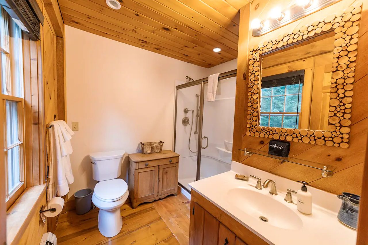 Deerwood Hill Cabin - bathroom